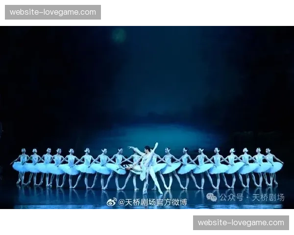 花游世界杯GALA SHOW：俄罗斯组合唯美演绎天鹅湖惊艳全场
